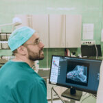 or-mies-katsoo-naiseen_2_orig Image